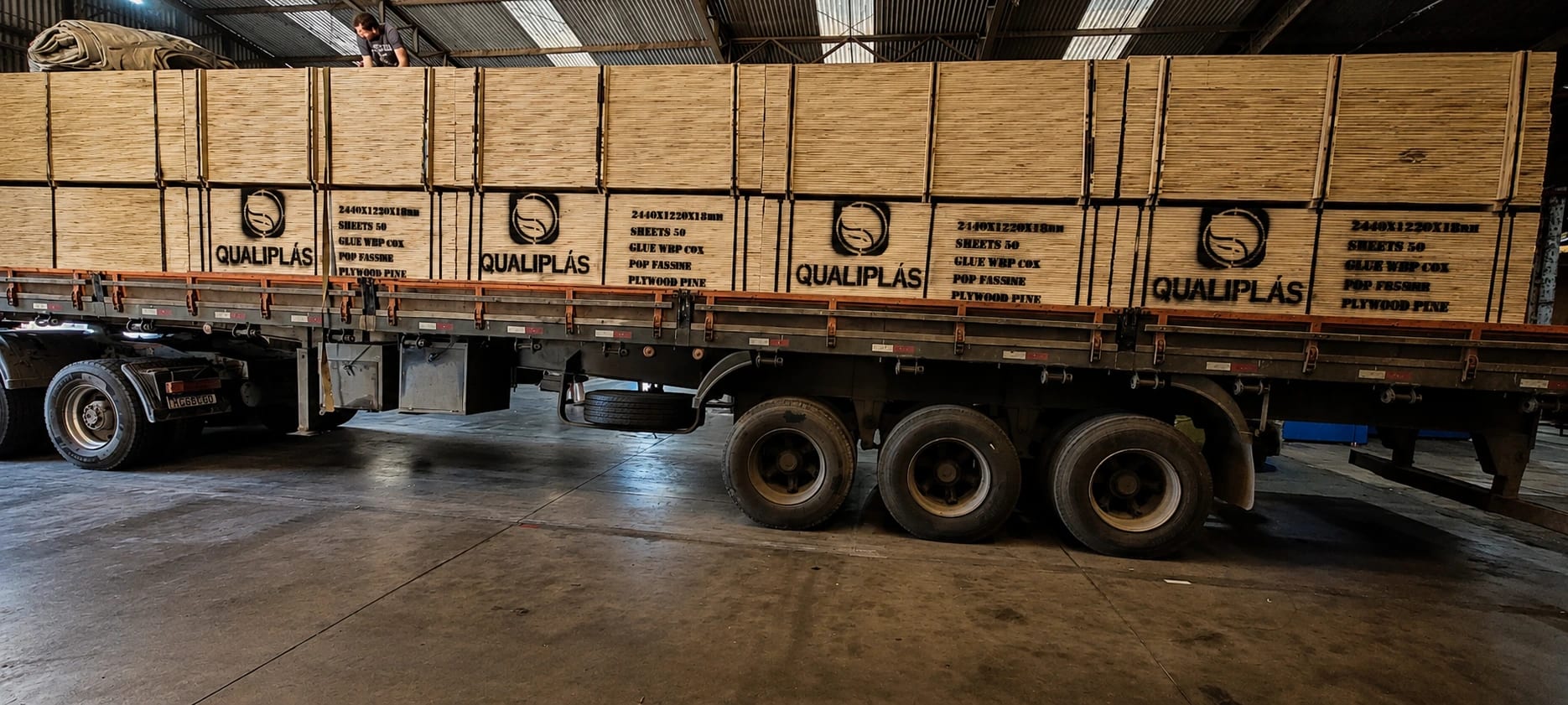Carga de exportação no caminhão